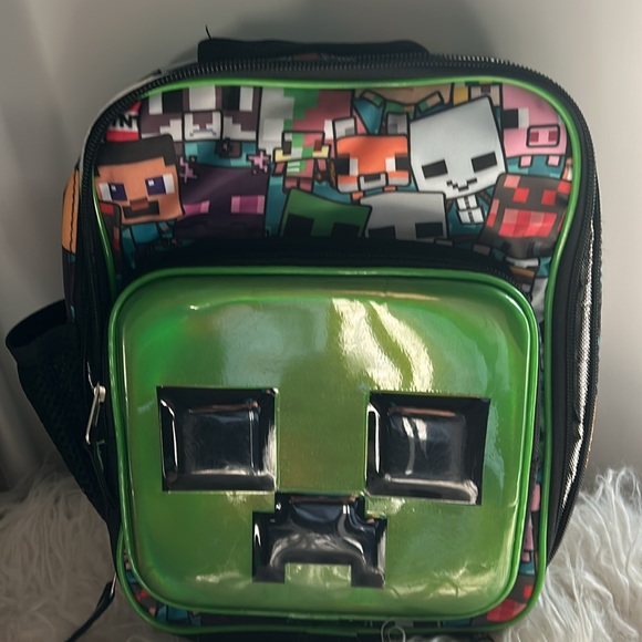 MINECRAFT 3 PIECES!! .Laptop/backpack , lunch box, Alex figurine. - Picture 8 of 12